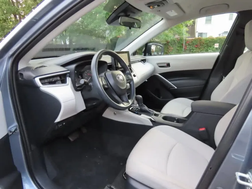 2024 Toyota Corolla Cross L photo 1