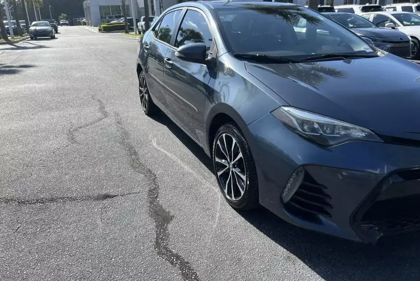 2017 Toyota Corolla SE photo 1