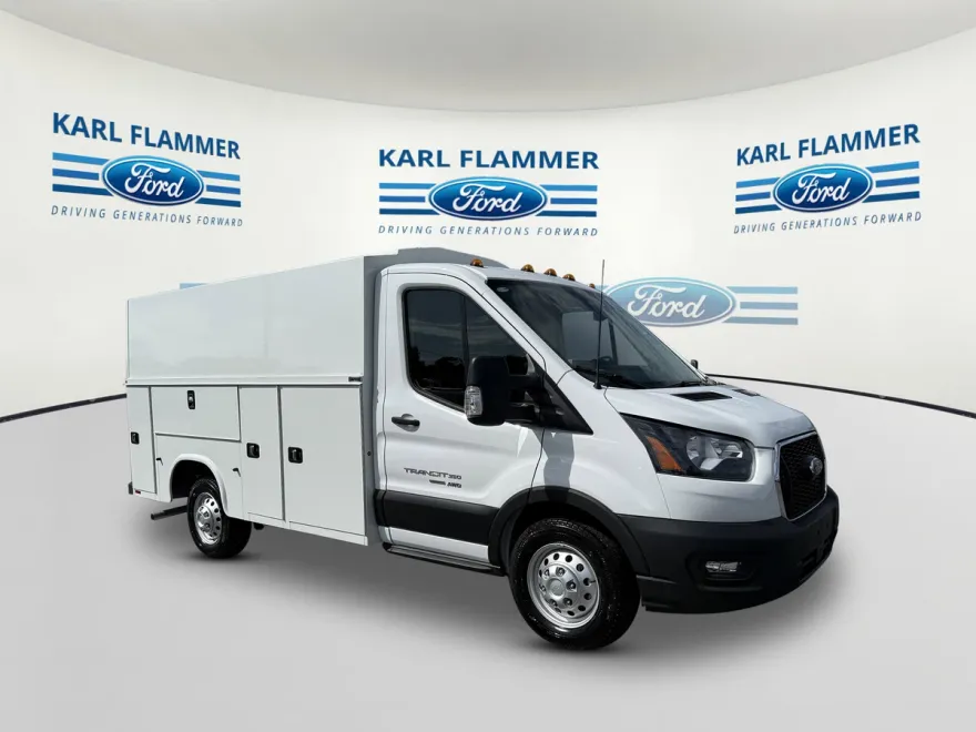 2024 Ford Transit Cutaway photo 1