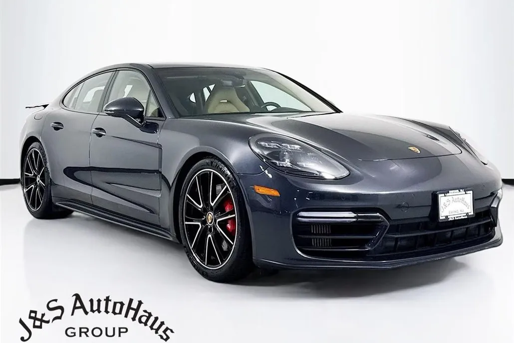 2022 Porsche Panamera GTS photo 1