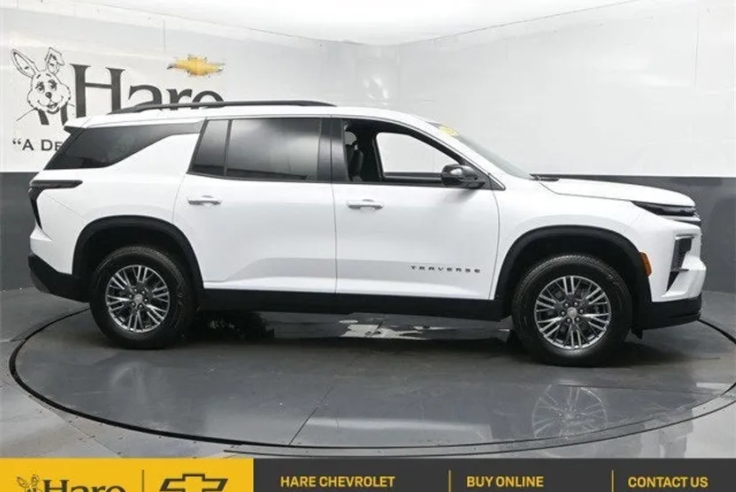 2025 Chevrolet Traverse photo 1