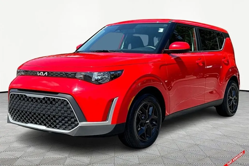 2023 Kia Soul LX photo 1