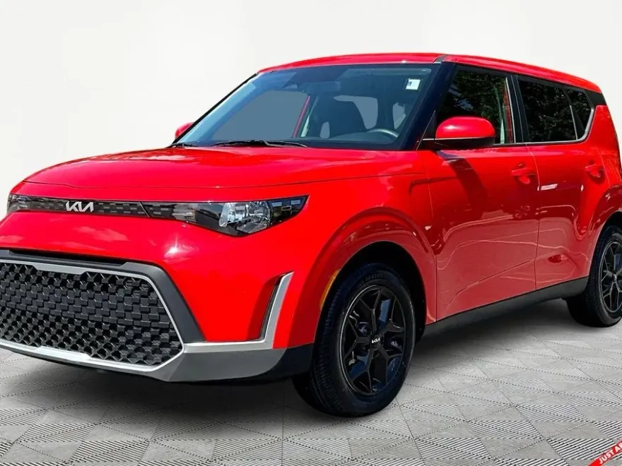 2023 Kia Soul LX photo 1
