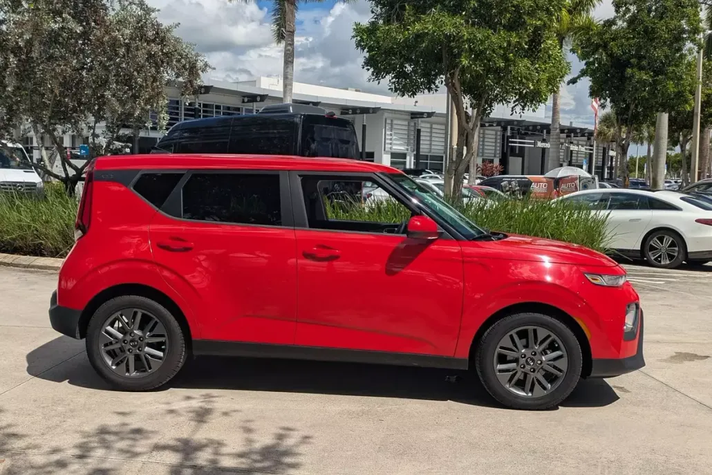 2021 Kia Soul S photo 1