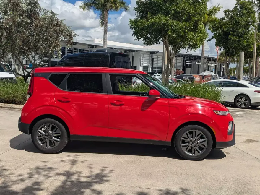 2021 Kia Soul S photo 1