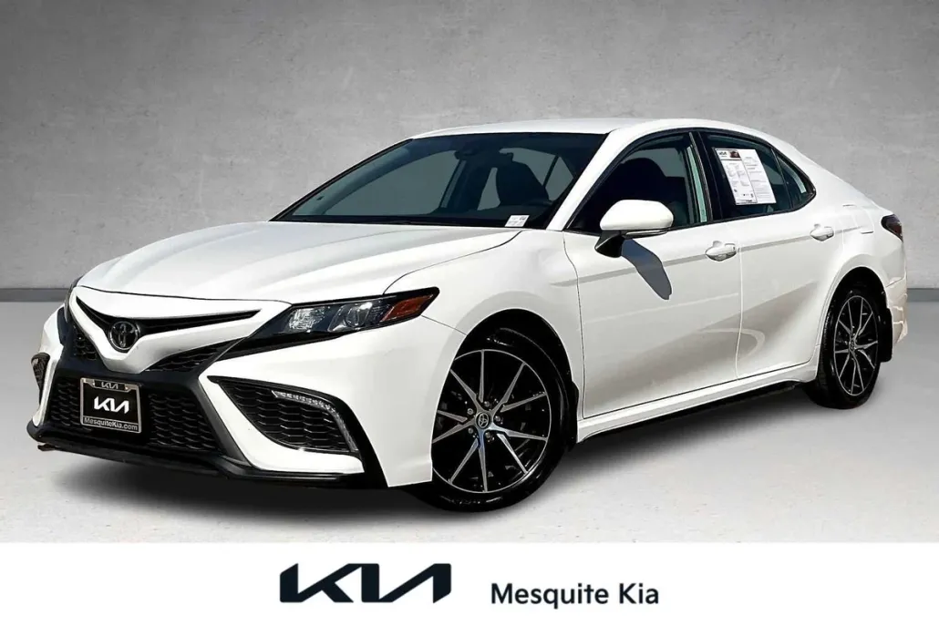 2024 Toyota Camry SE photo 1