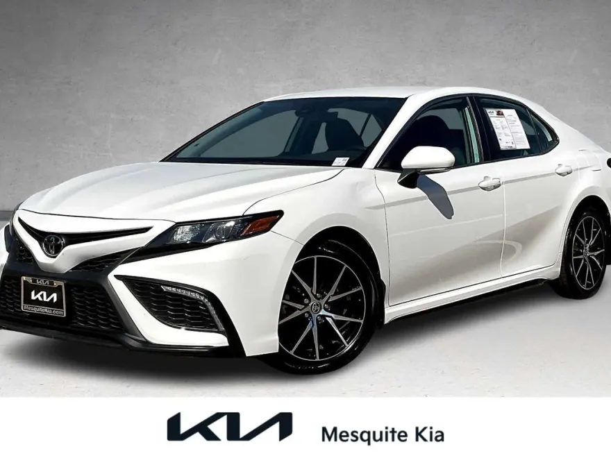 2024 Toyota Camry SE photo 1