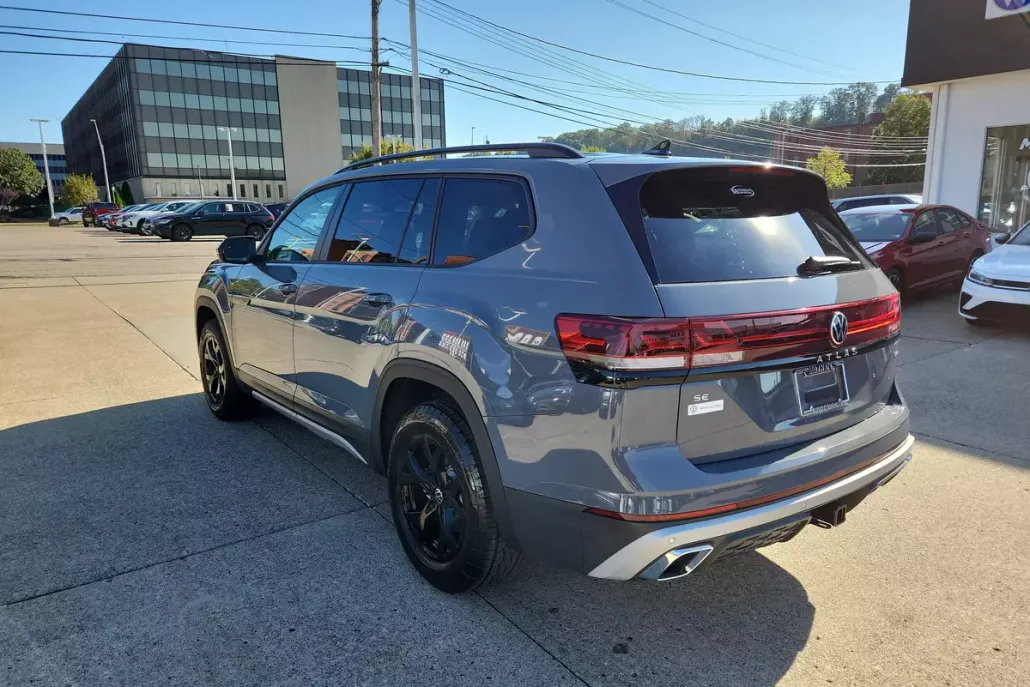 2026 Volkswagen Atlas Peak Edition SE photo 1