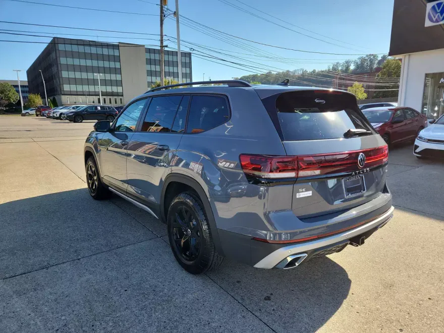2026 Volkswagen Atlas Peak Edition SE photo 1