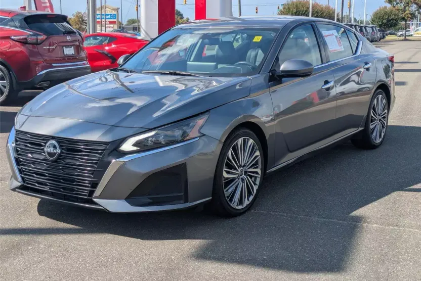 2023 Nissan Altima 2.5 SL photo 1