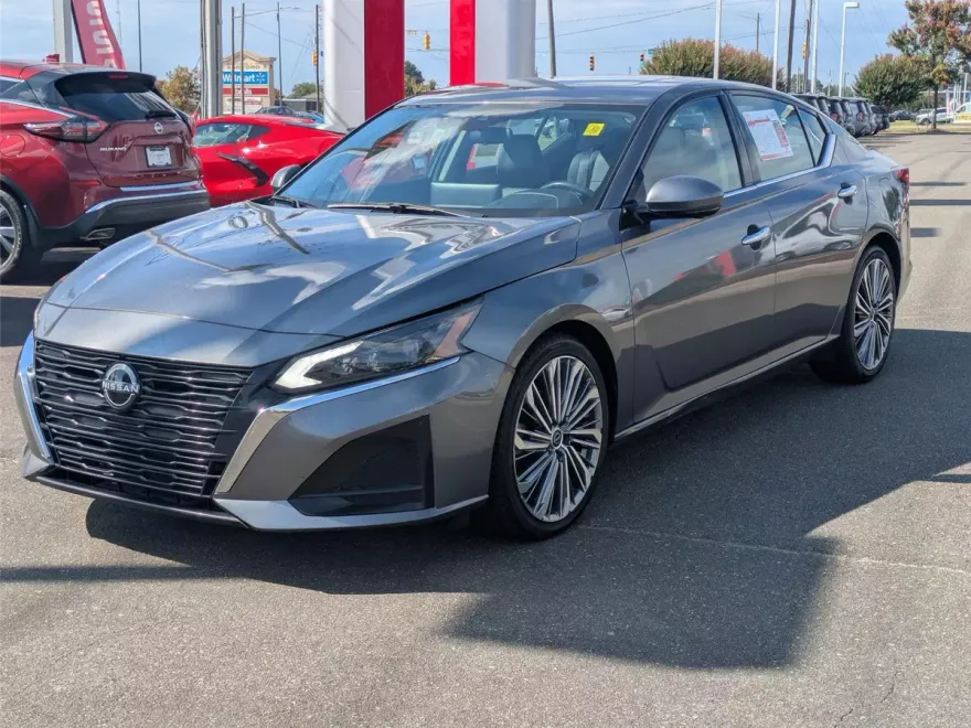 2023 Nissan Altima 2.5 SL photo 1