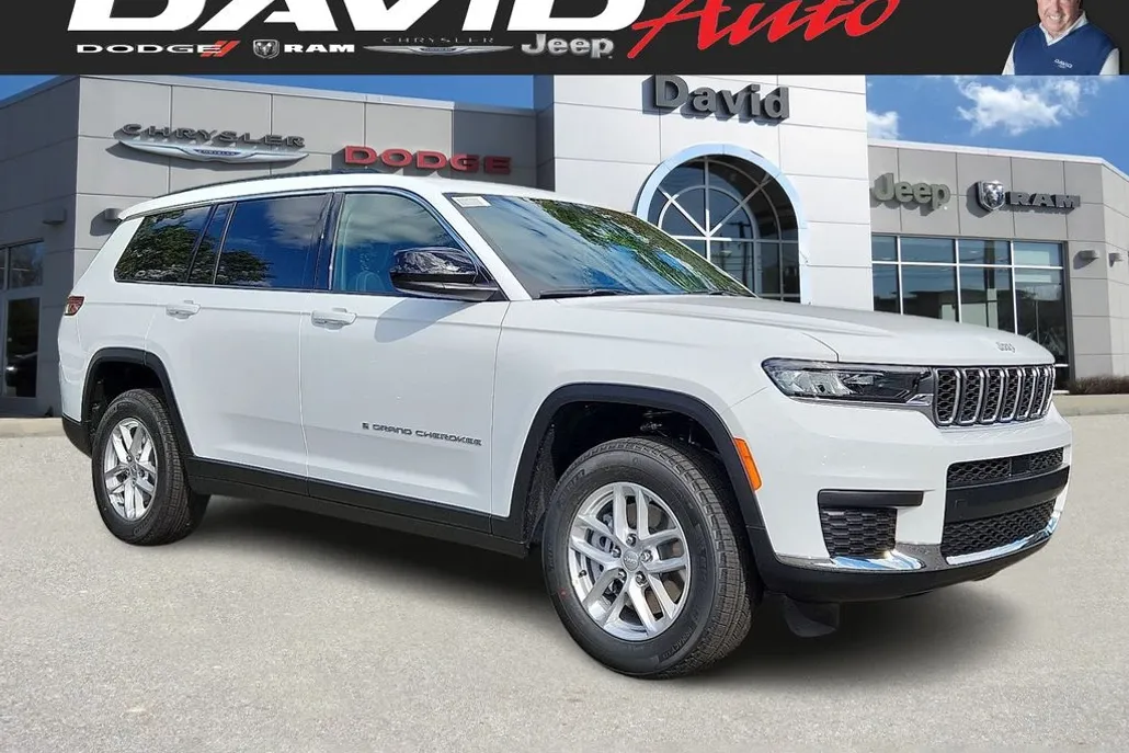 2025 Jeep Grand Cherokee Laredo Altitude photo 1