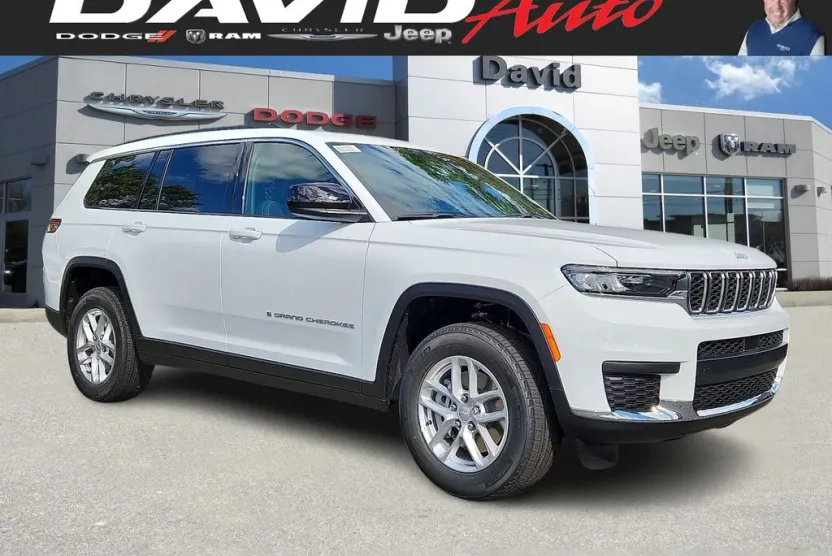 2025 Jeep Grand Cherokee Laredo Altitude photo 1