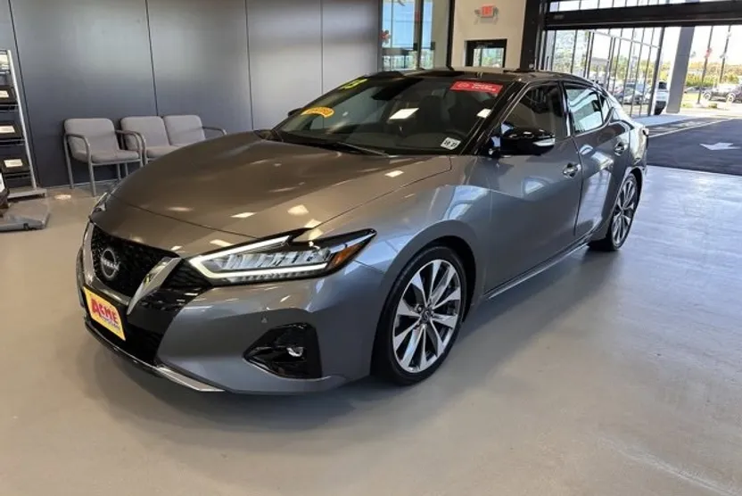 2023 Nissan Maxima Platinum photo 1