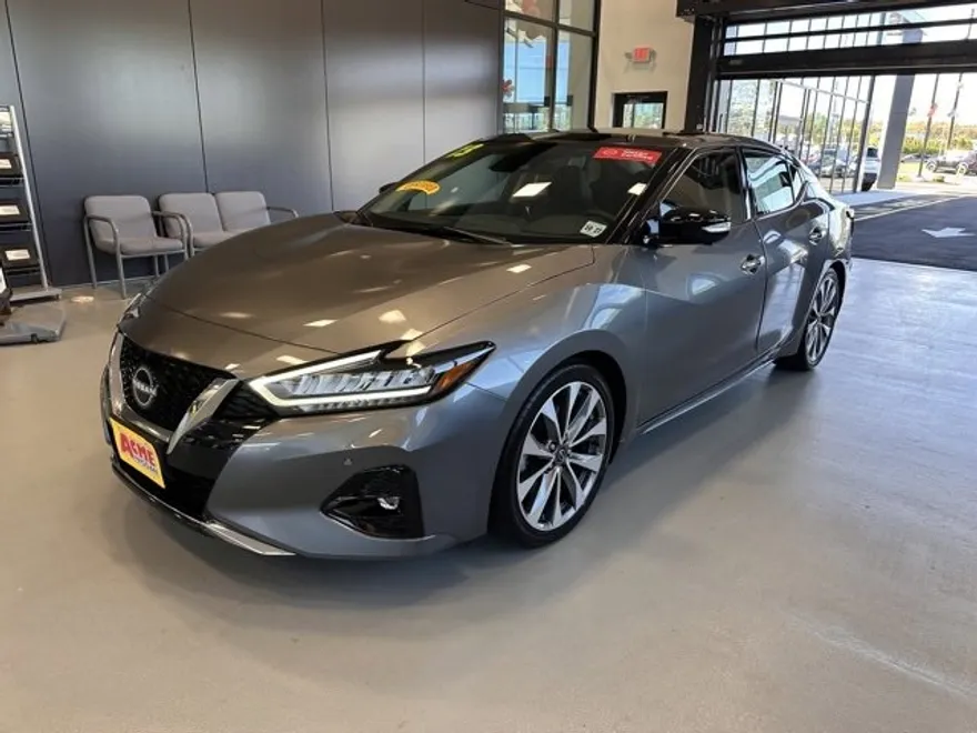 2023 Nissan Maxima Platinum photo 1