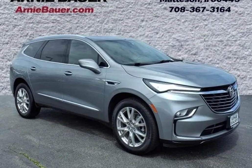 2023 Buick Enclave Essence photo 1