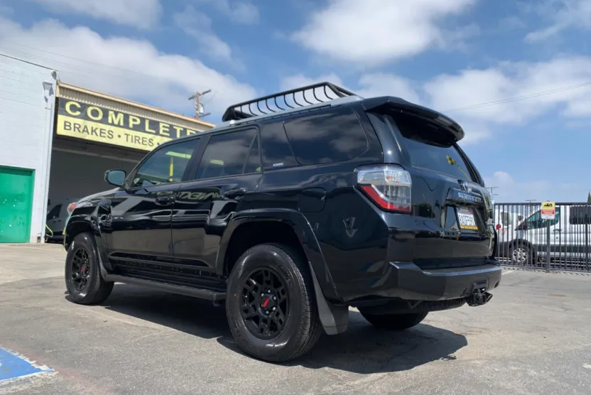2018 Toyota 4Runner SR5 V6 4WD photo 1