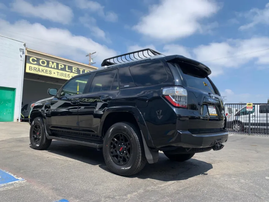 2018 Toyota 4Runner SR5 V6 4WD photo 1