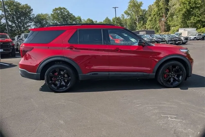 2020 Ford Explorer ST photo 1
