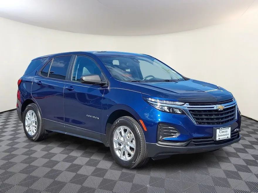 2022 Chevrolet Equinox LS photo 1
