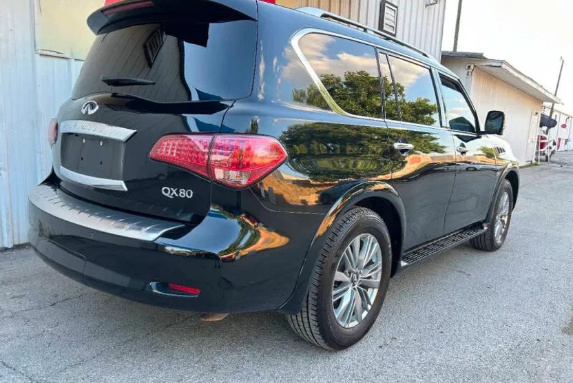 2016 Infiniti QX80 photo 1