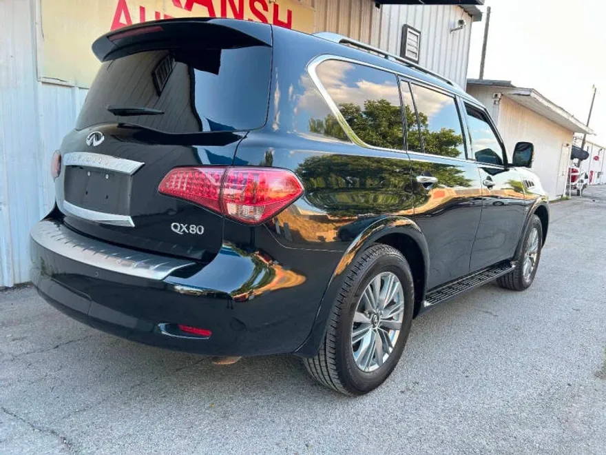 2016 Infiniti QX80 photo 1