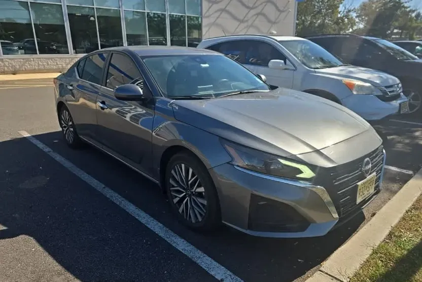 2023 Nissan Altima 2.5 SV photo 1
