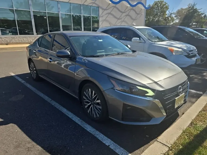 2023 Nissan Altima 2.5 SV photo 1