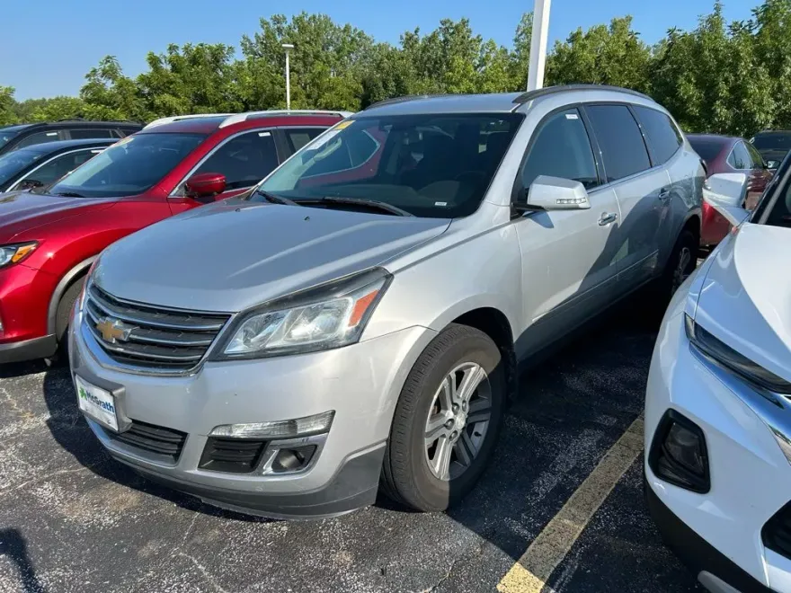 2016 Chevrolet Traverse 1LT photo 1