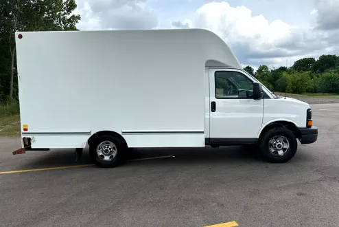 2012 Gmc Savana 3500 Cutaway photo 2