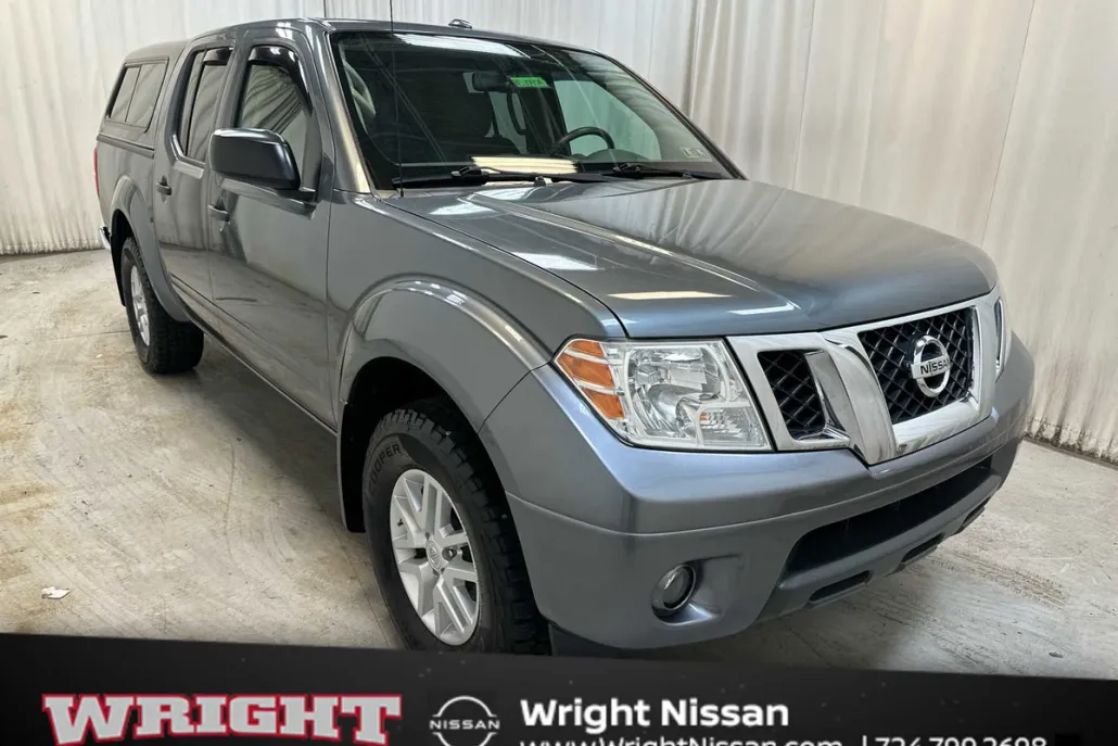 2017 Nissan Frontier SV Crew Cab photo 1