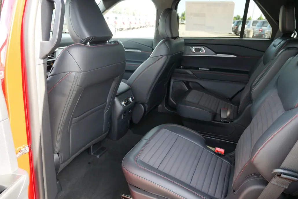 2025 Ford Explorer ST-Line photo 1