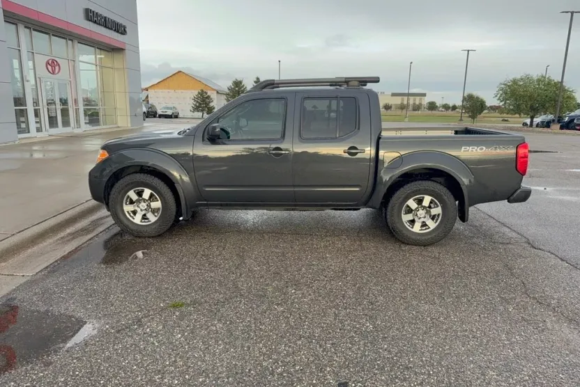 2011 Nissan Frontier PRO-4X photo 1