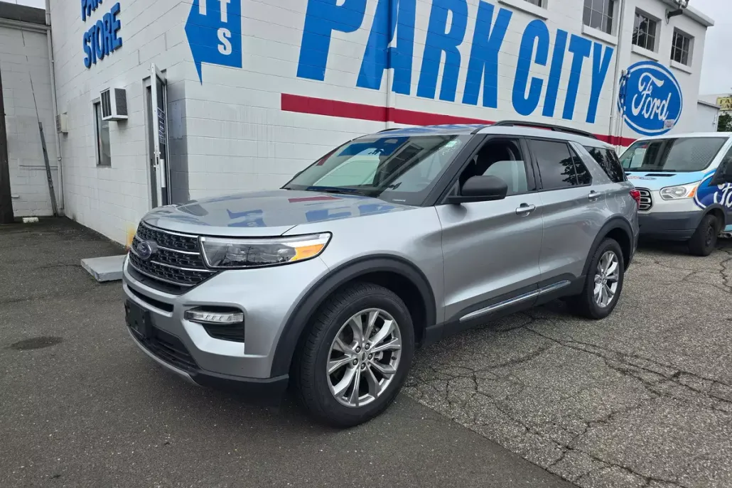 2021 Ford Explorer XLT photo 1