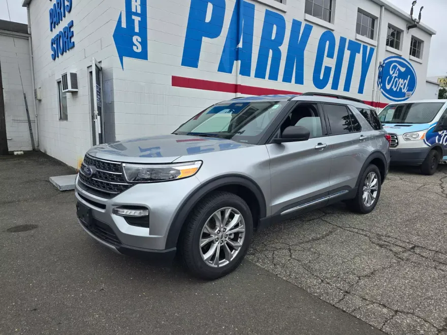2021 Ford Explorer XLT photo 1