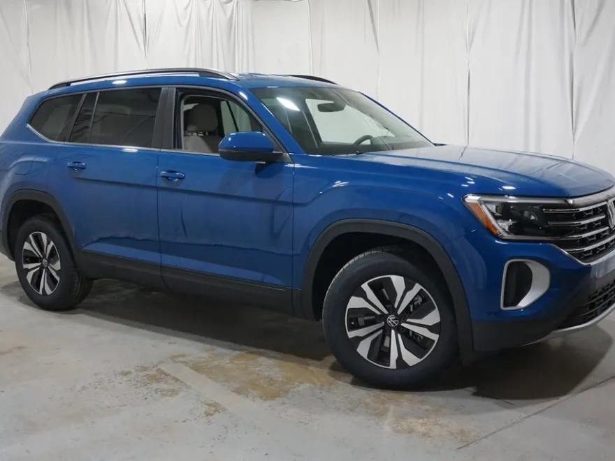 2025 Volkswagen Atlas SE photo 3