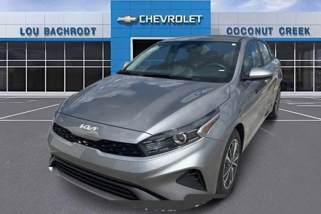 2023 Kia Forte LXS photo 1