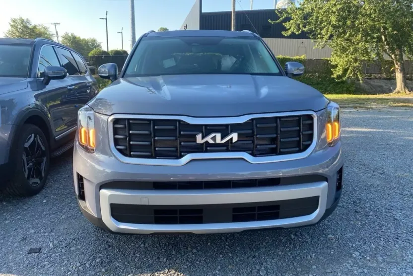 2025 Kia Telluride S photo 1