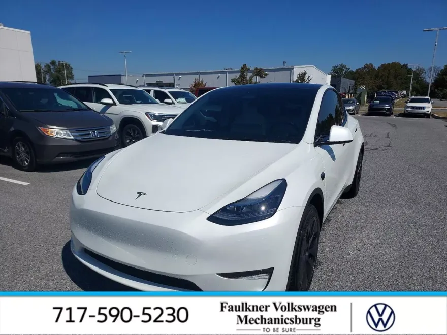 2025 Tesla Model Y Long Range photo 1