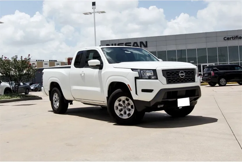 2024 Nissan Frontier SV photo 1