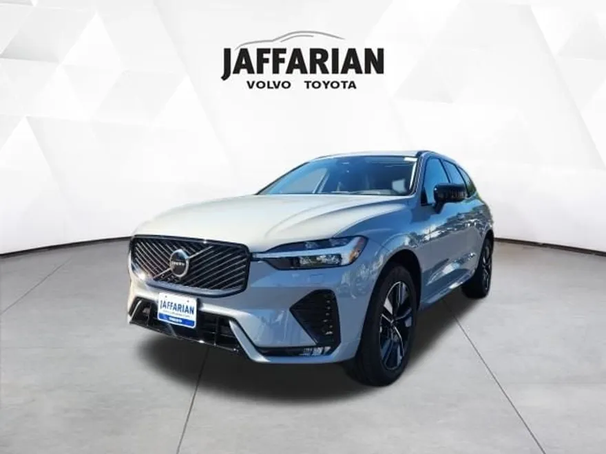 2026 Volvo XC60 B5 Core photo 1