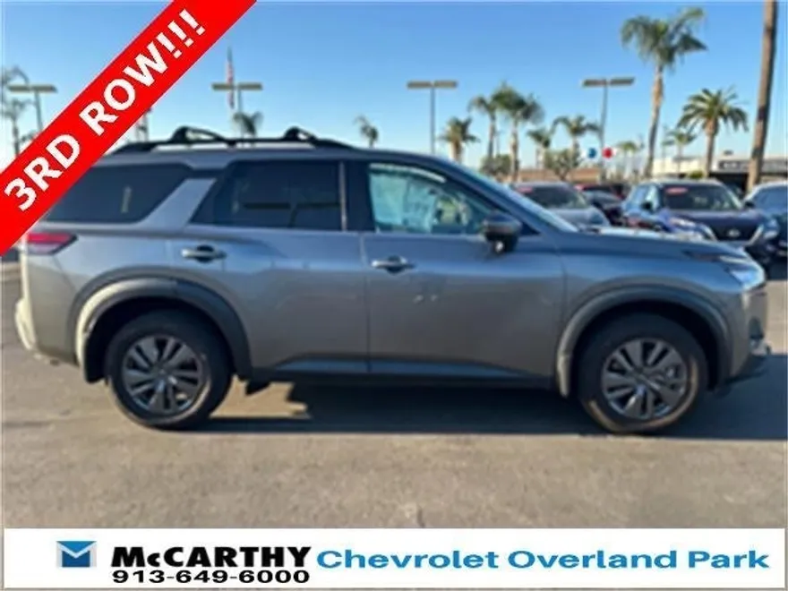2024 Nissan Pathfinder SV photo 1