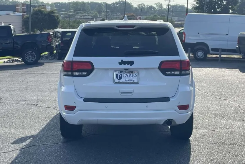 2021 Jeep Grand Cherokee Laredo X photo 1