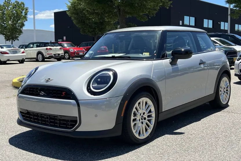 2025 Mini Cooper Hardtop S photo 1