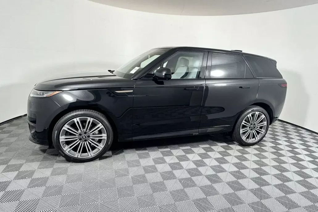 2025 Land Rover Range Rover Sport SE photo 1