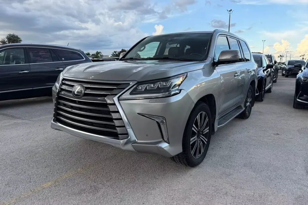 2019 Lexus LX 570 photo 1