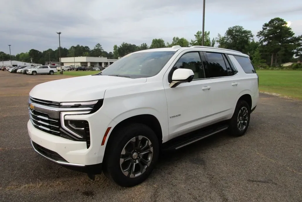2025 Chevrolet Tahoe LT photo 1