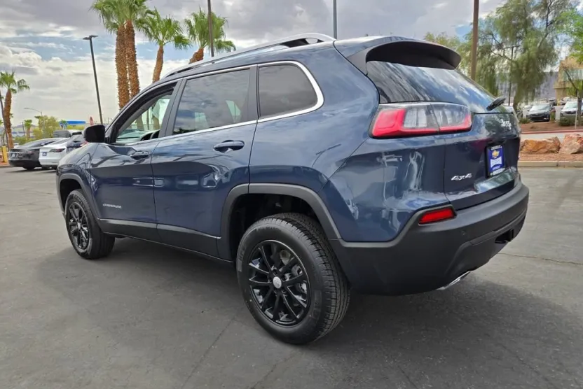 2021 Jeep Cherokee Latitude Lux photo 1