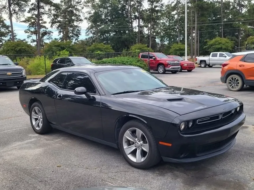 2018 Dodge Challenger SXT photo 1