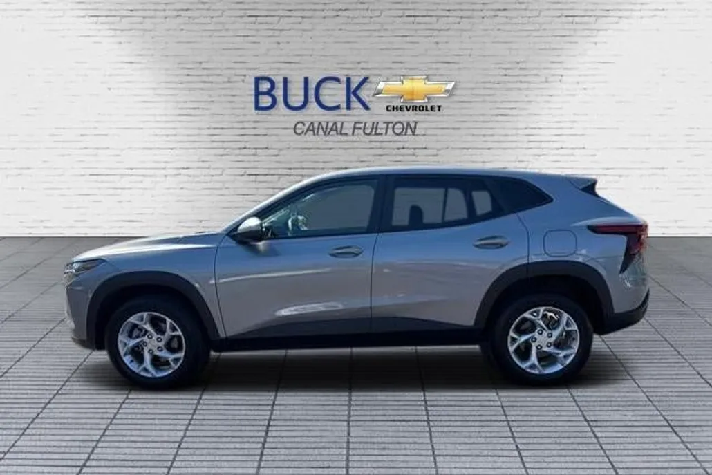 2024 Chevrolet Trax LS photo 1